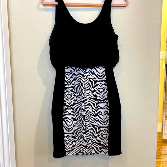 Womens black and white dress - Picture 5 of 8